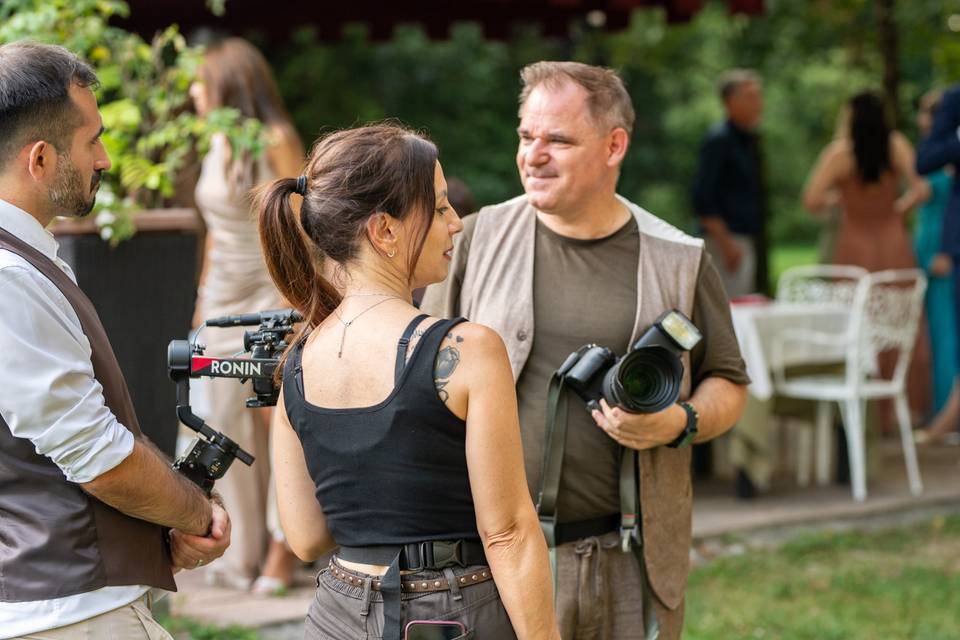 Fotografi che parlano in giardino