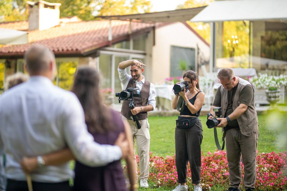 Fotografi che seguono gli sposi