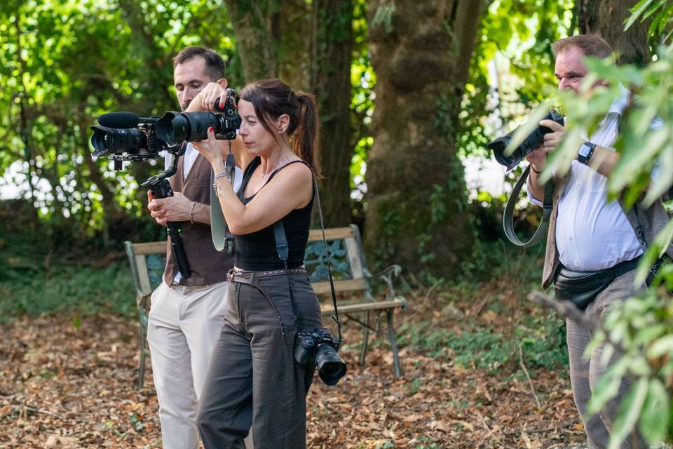 Team di fotografi nel parco