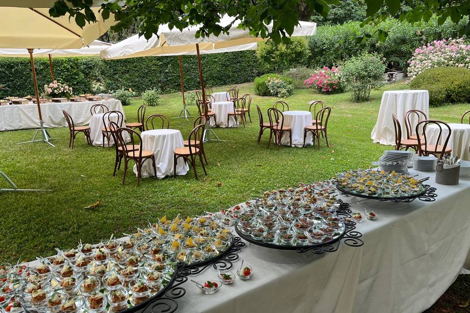 Aperitivo in giardino