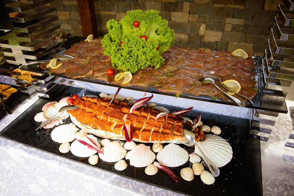 Buffet in piscina