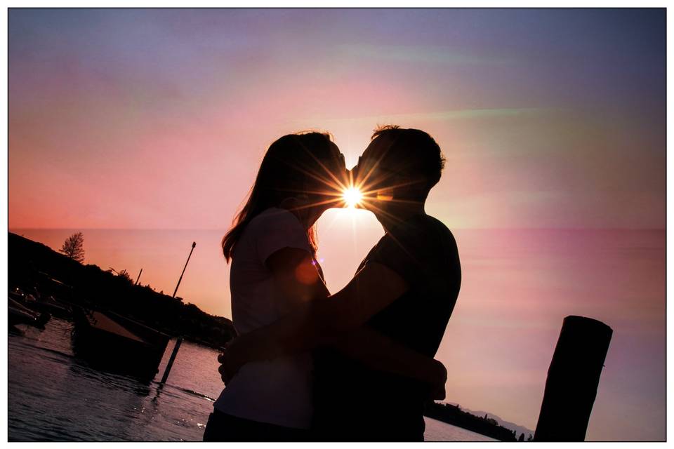 Bacio al tramonto sul garda