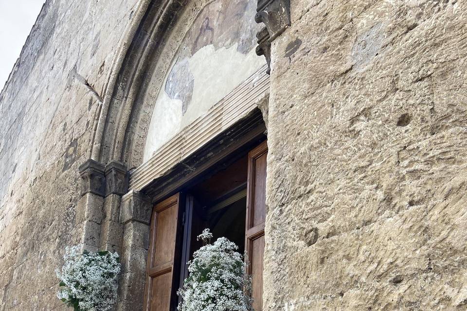 Matrimonio fior esterno chiesa