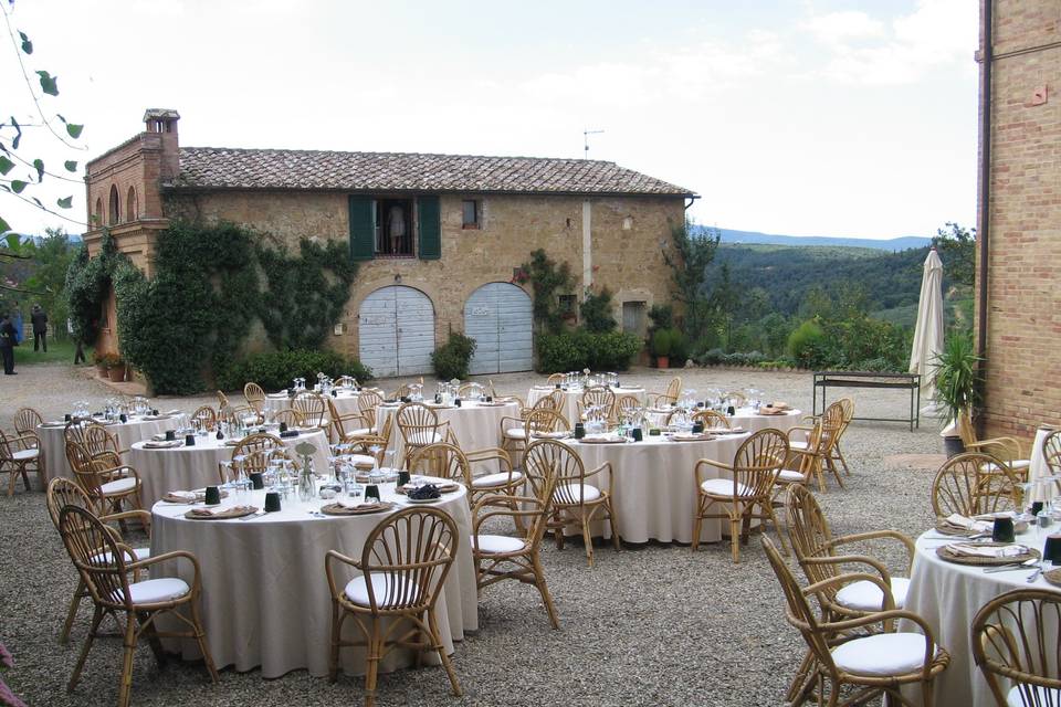 Il piazzale della chiesa