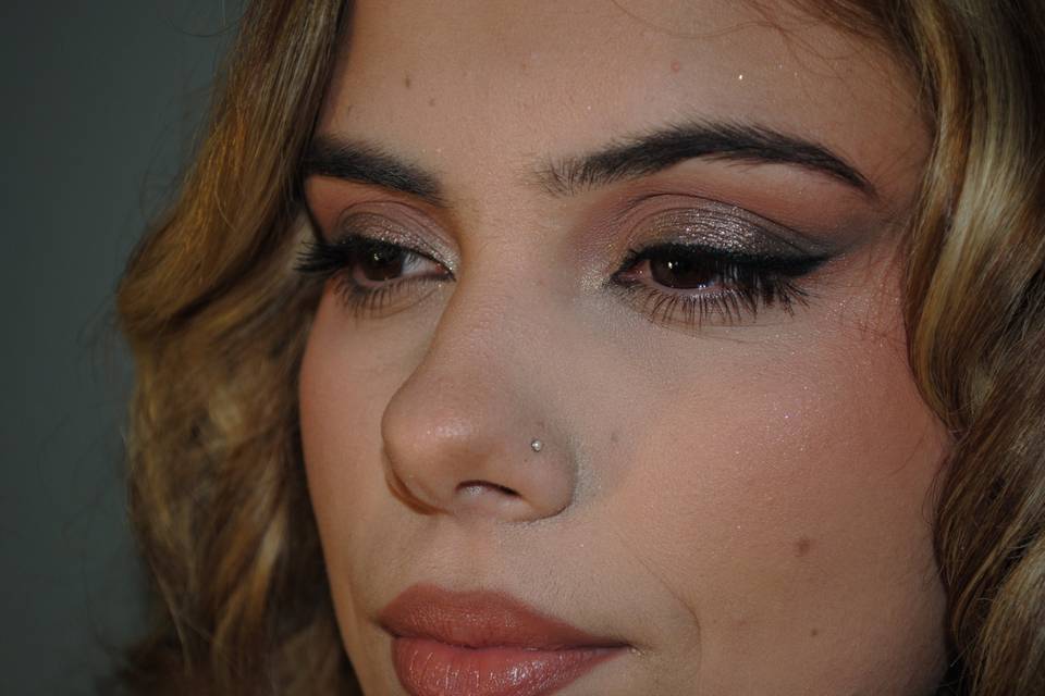 Glam make-up