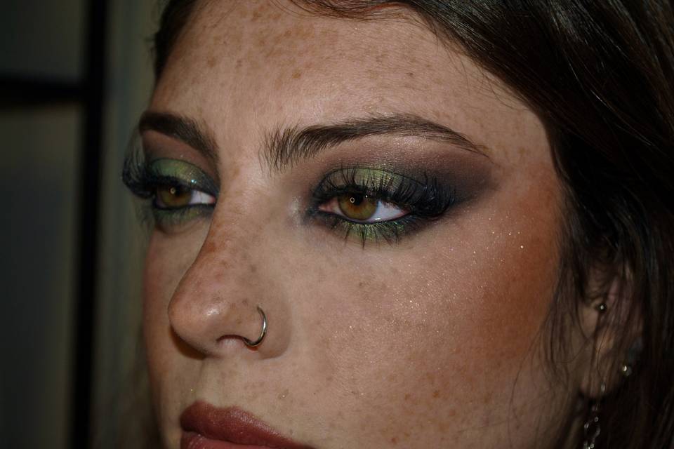 Dark-green make-up