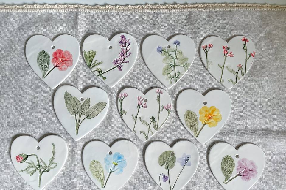 Cuori con fiori colorati