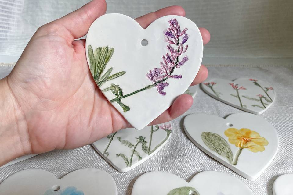 Cuori con fiori colorati