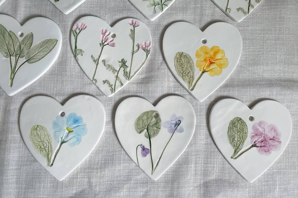 Cuori con fiori colorati