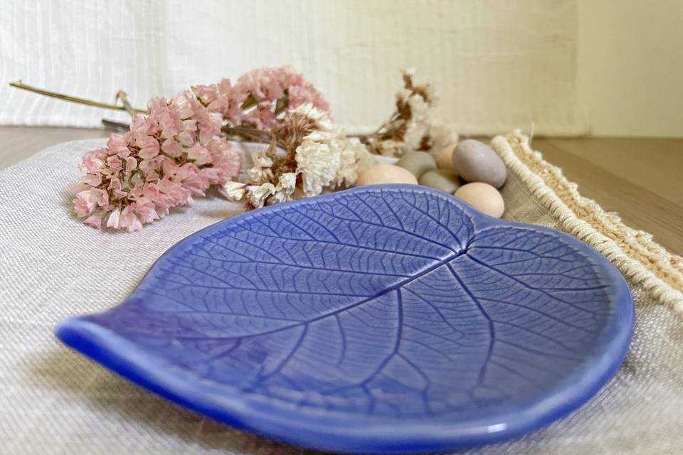 Piatto foglia blu