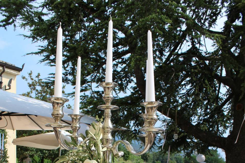 Candelabro con fiori