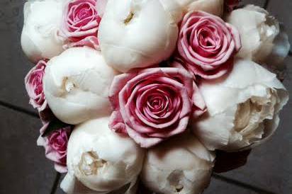 Bouquet con peonie e rose