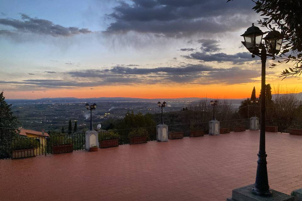 Terrazza al tramonto