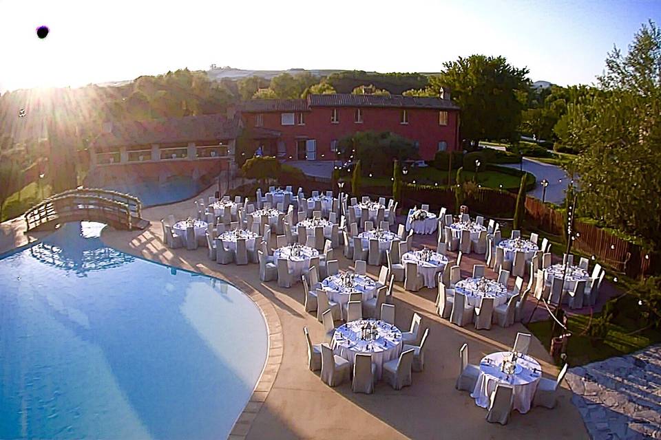 Matrimonio a bordo piscina