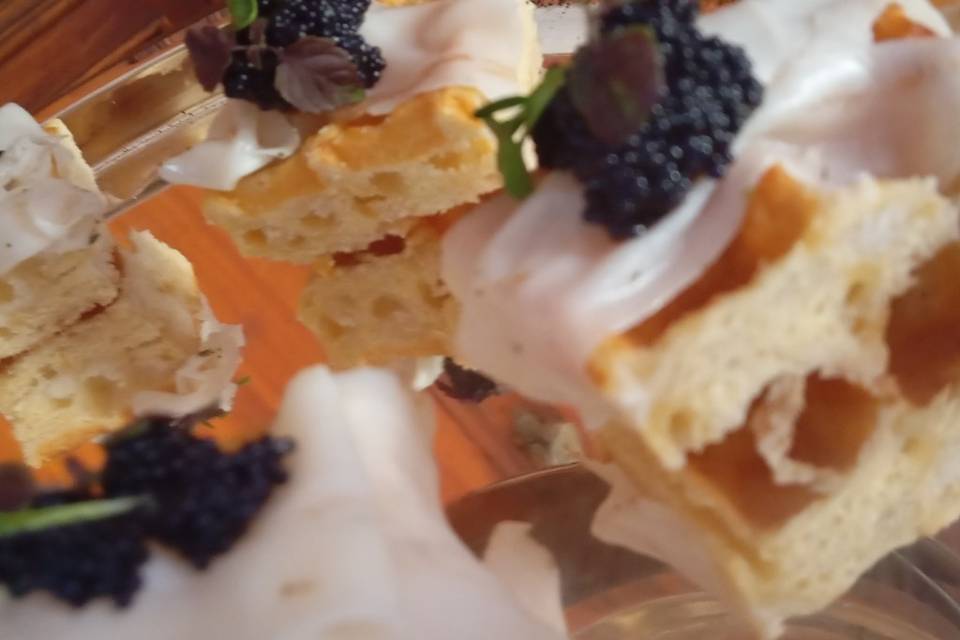 Waffle scampi lardo caviale