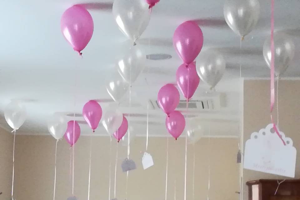 Palloni con elio a soffitto