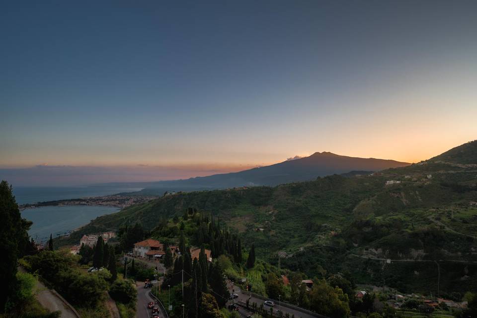 Il vulcano Etna al tramonto