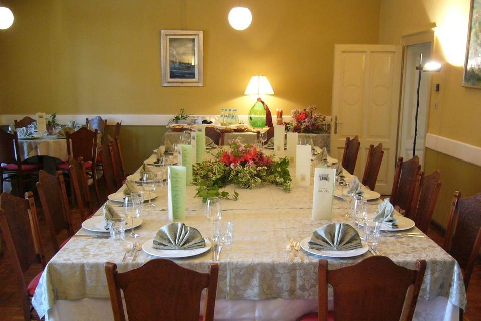 Tavolo reale per 14 persone