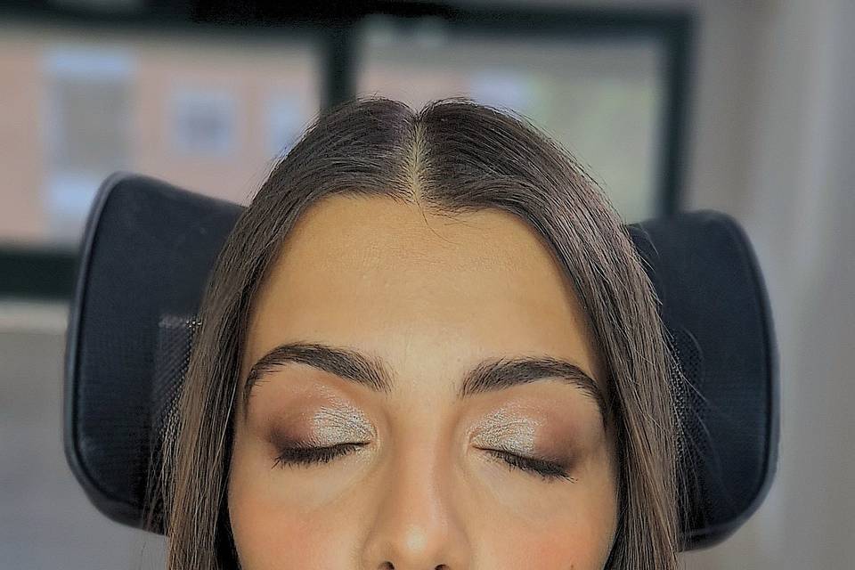 Makeup glamour