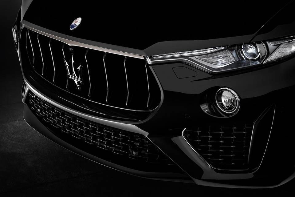 Maserati levante nero ribelle