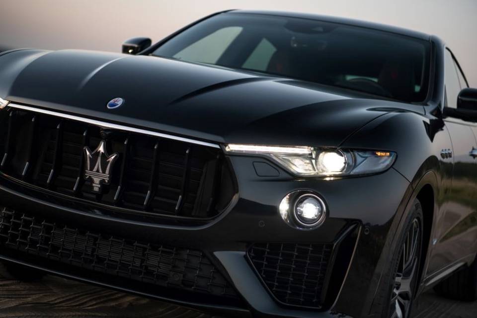 Maserati levante nero ribelle