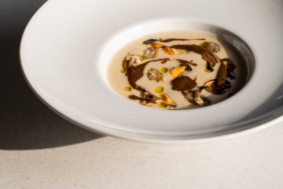 Cannellini, cozze e aglio nero