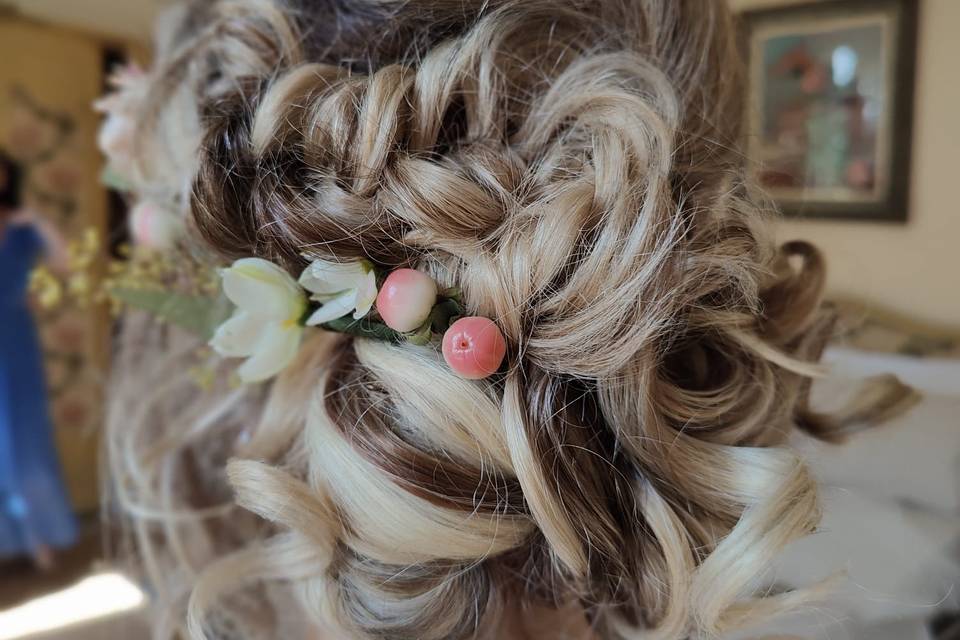 Intrecci chignon fiori bouquet