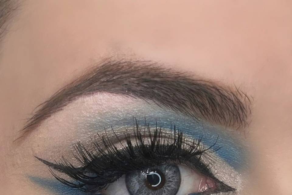 Blue make-up