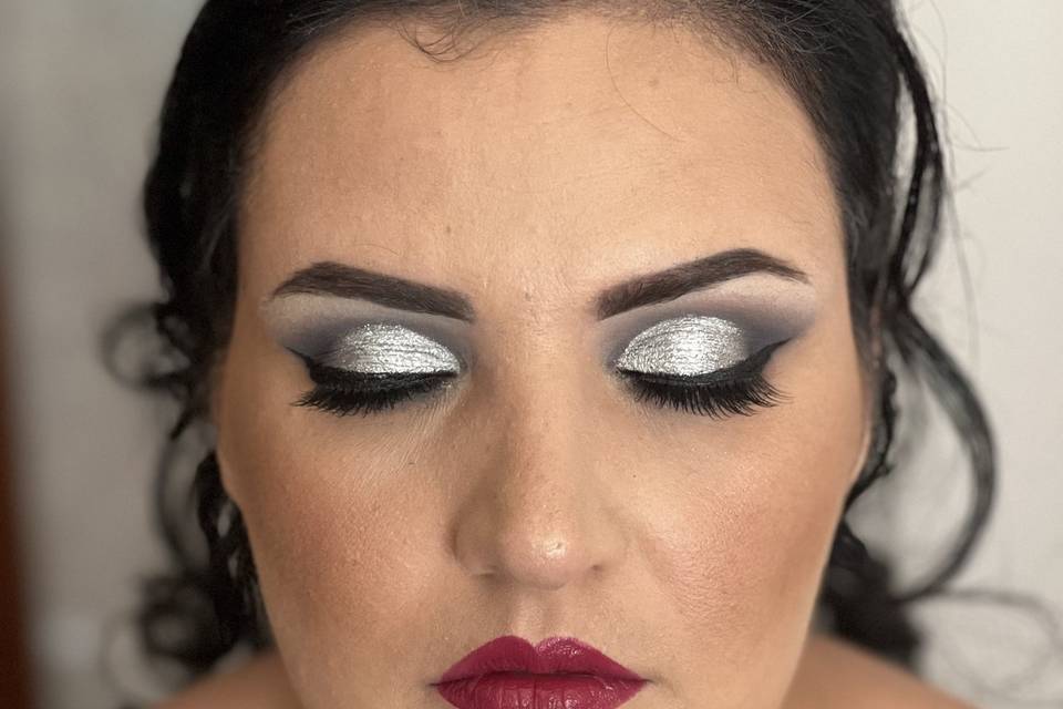 Cut crease