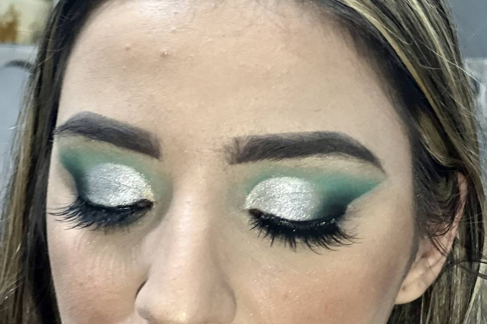 Cut crease