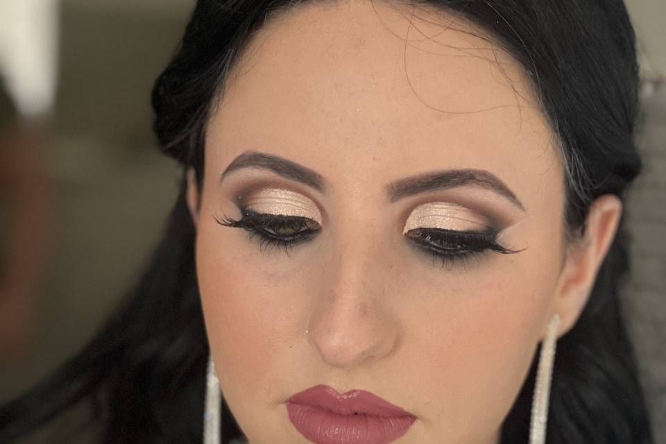 Cut crease