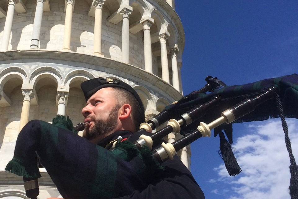 Scottish piper Italy