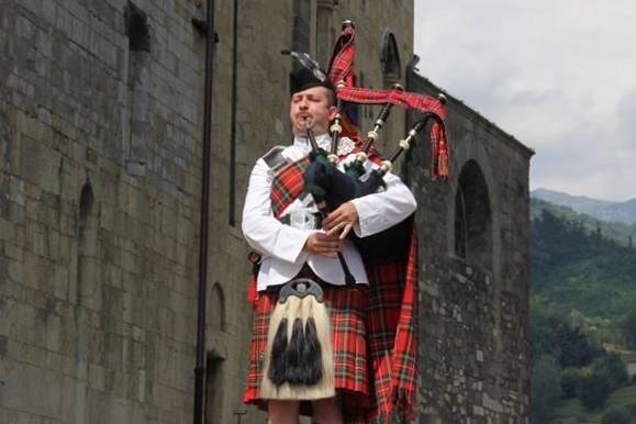 Barga Scottish piper