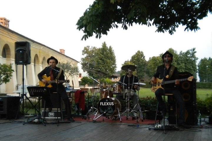 Flexus live matrimonio all'aperto