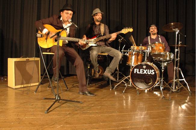 Flexus Trio Entertainers