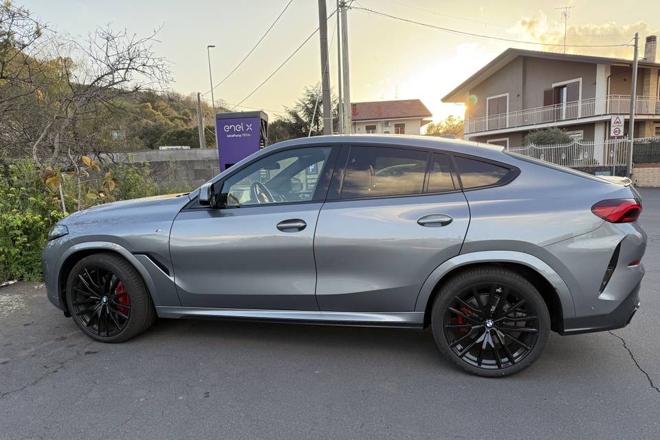 BMW X6 40d MSport Full - 2025