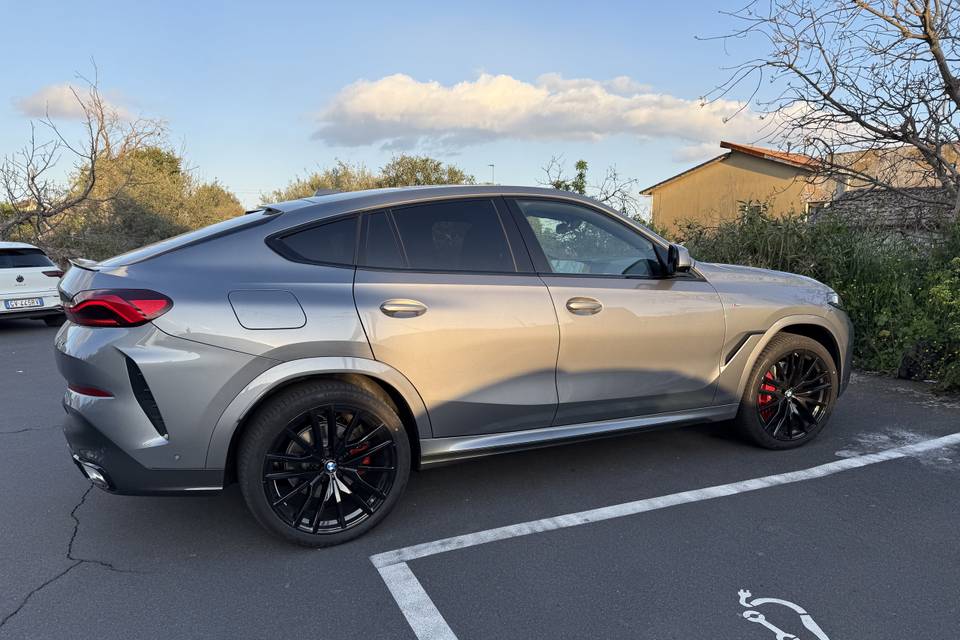 BMW X6 40d MSport Full - 2025