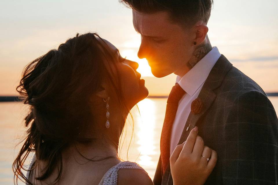 Coppia sposi golden hour