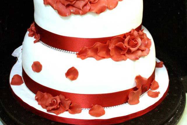 Red Rose wedding cake