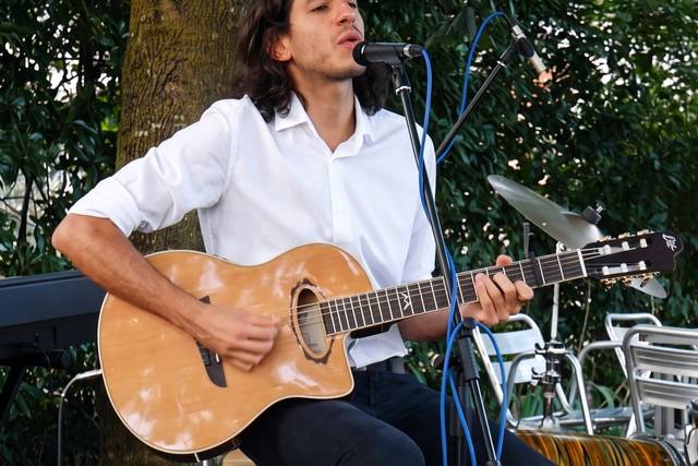 Live outdoor