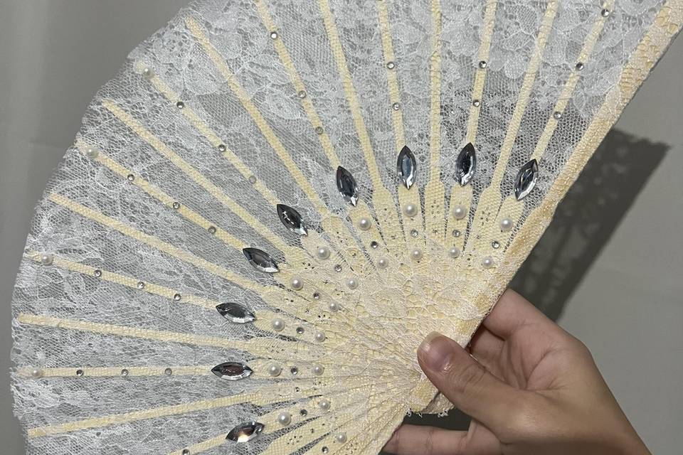 Ventaglio in pizzo e strass