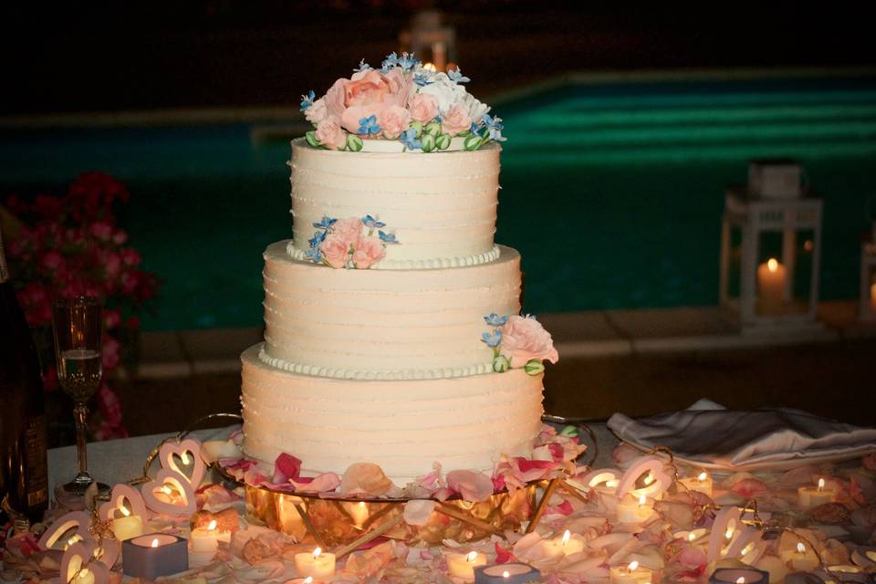 Gold Wedding cake & jewel