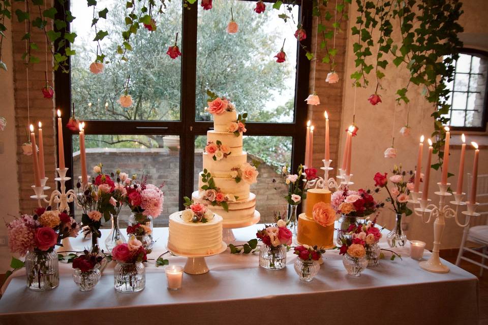 Lace&flower wedding cake