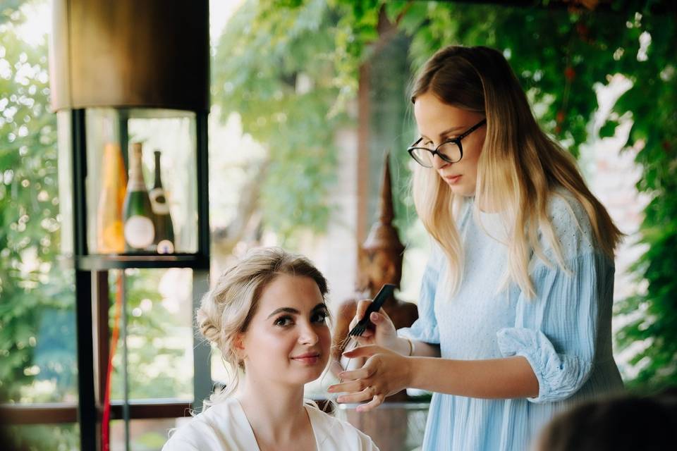 Bridal prep in Assisi