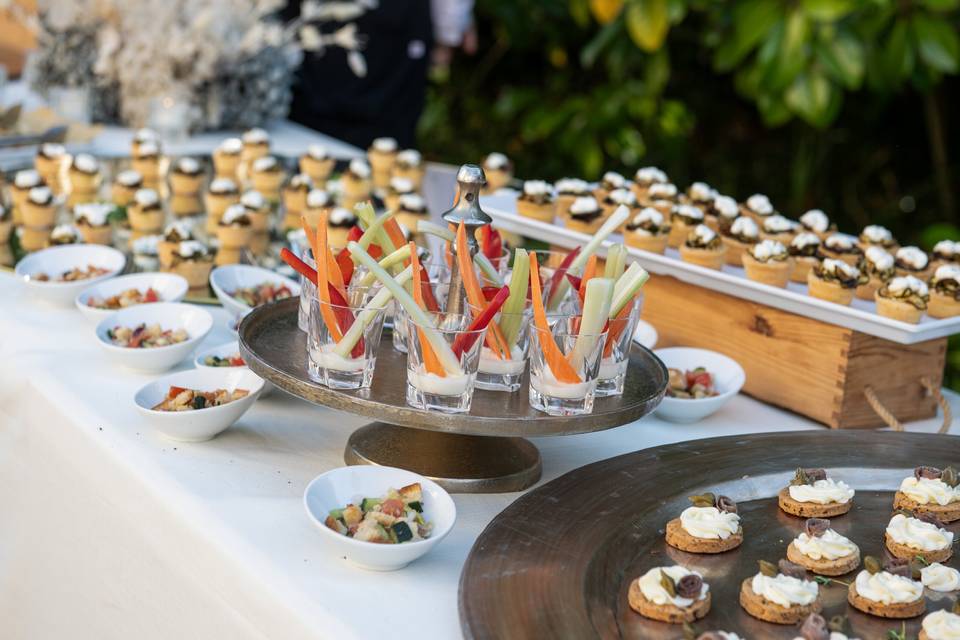 Tavolo ricco antipasti