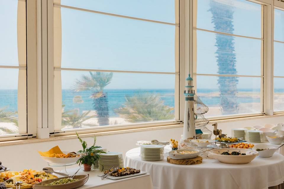 Buffet vista mare