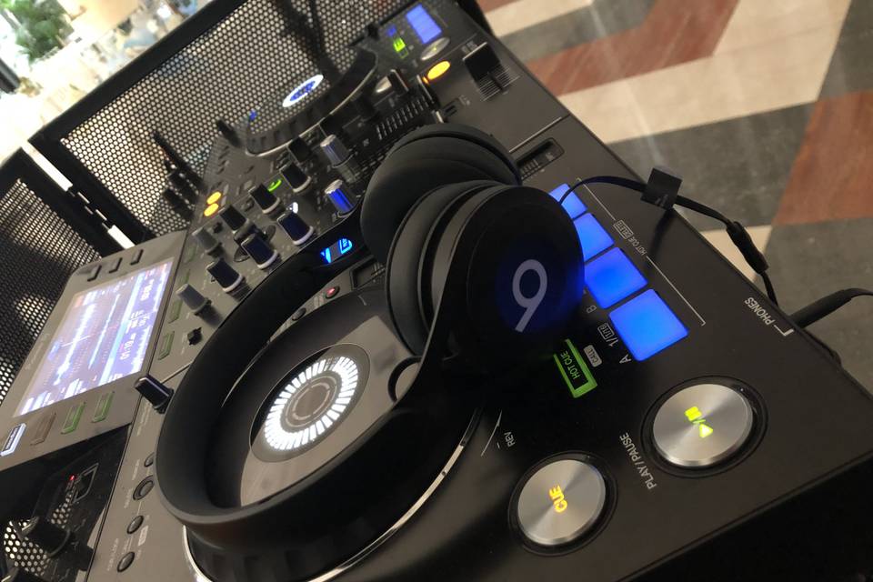 Dj Max
