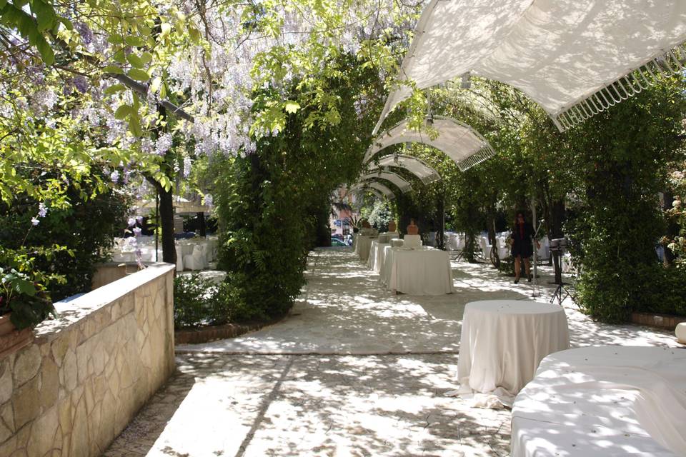 Buffet in prato piscina