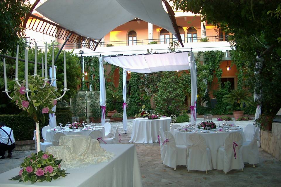 Buffet in prato piscina