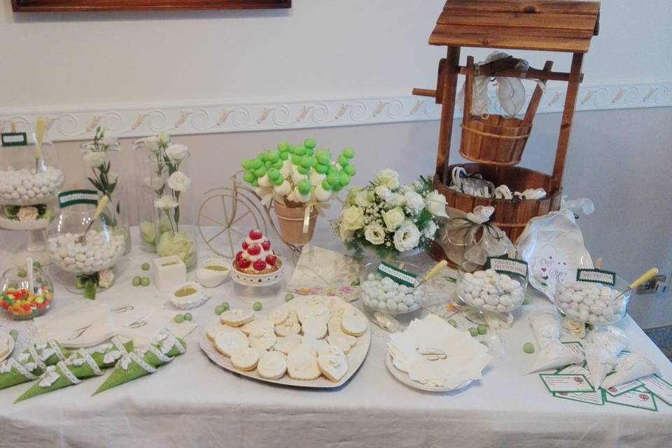 Tavolo confetti bianco e verde